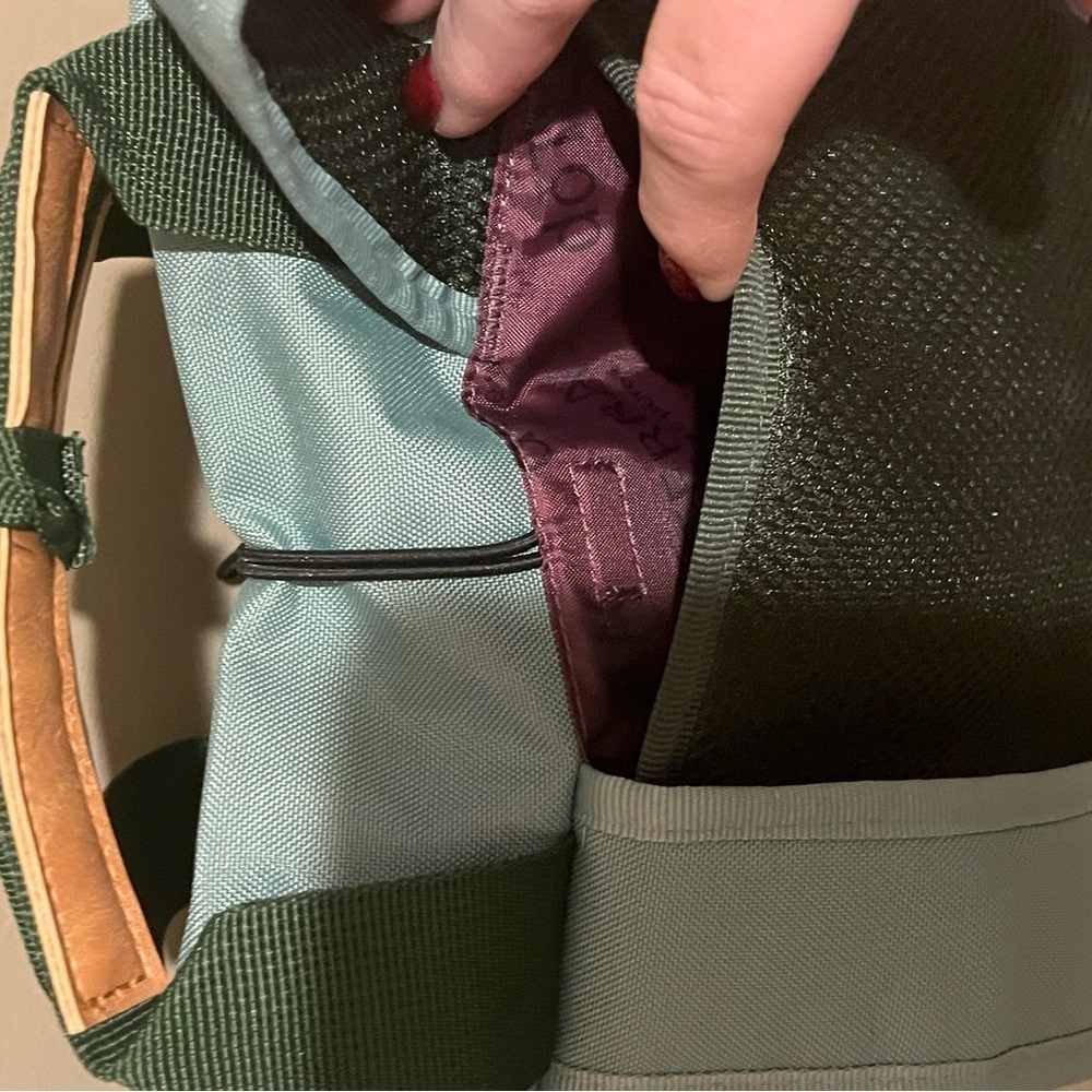 NWOT DOTERRA Backpack / Satchel
in Sage & Forest, Plum Interior - Picture 6 of 8